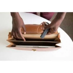 Invoxia GPS Tracker: Compact, Long-Life Tracking Without A SIM Card -Electronics Store trackers invoxia tracker no need to sim card roadie an autonomous gps device uses low power networks to locate people or belongi 3